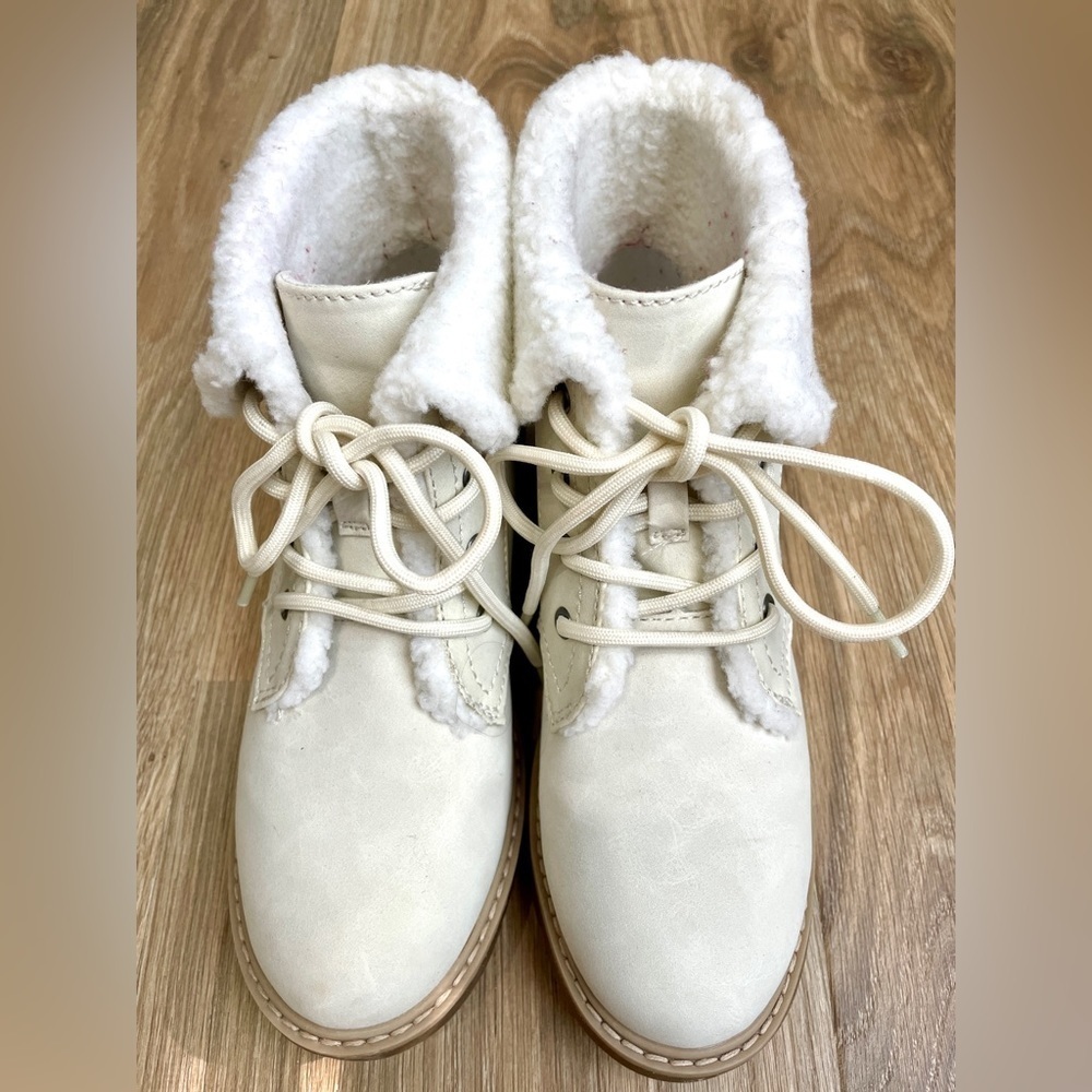 Sonoma Women Winter White Boots, Size 6 M